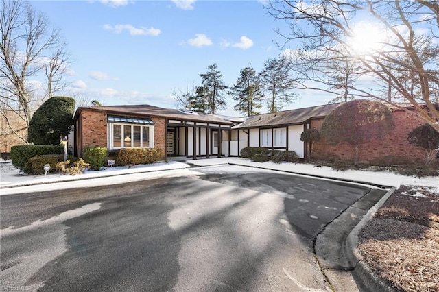 view of front of property