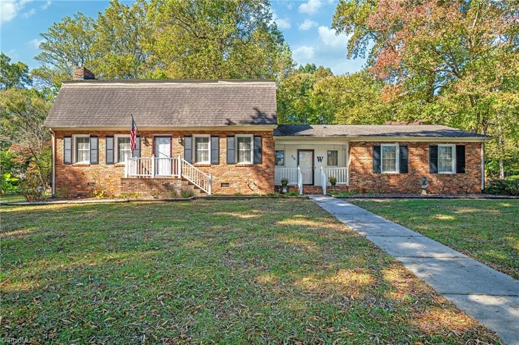 view of front of property with a front lawn and a porch