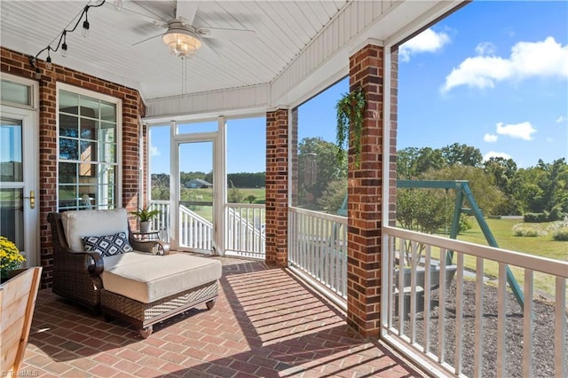 sunroom with ceiling fan