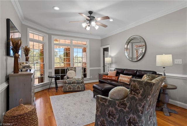 living room featuring ceiling fan, recessed lighting, wood finished floors, baseboards, and ornamental molding