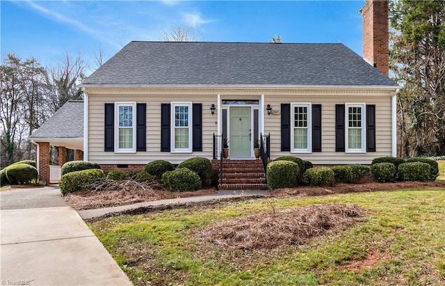 view of front of house with a front yard