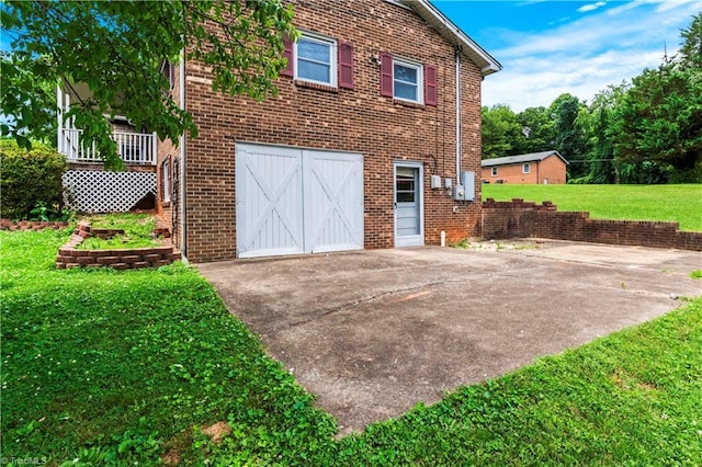 103 E St, Jonesville, NC 28642 - garage featuring driveway