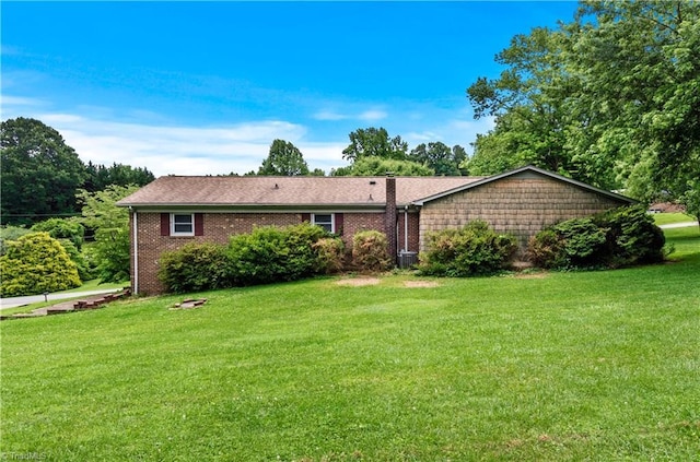 103 E St, Jonesville, NC 28642 - ranch-style home featuring a front lawn and brick siding