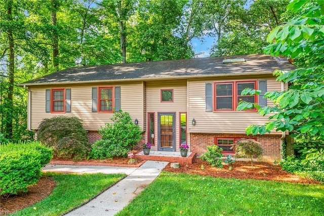 3228 Valley Rd, Winston-Salem, NC 27106 - split foyer home featuring brick siding and a front lawn