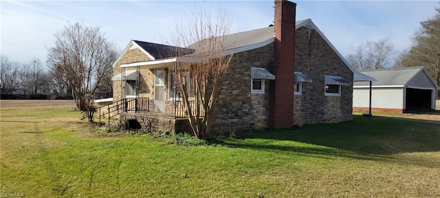 view of side of property featuring a yard