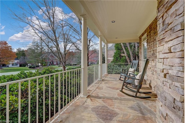 balcony featuring covered porch