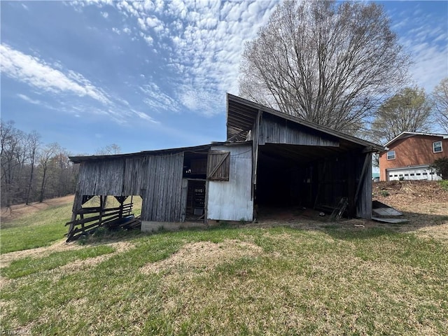 view of pole building with a yard