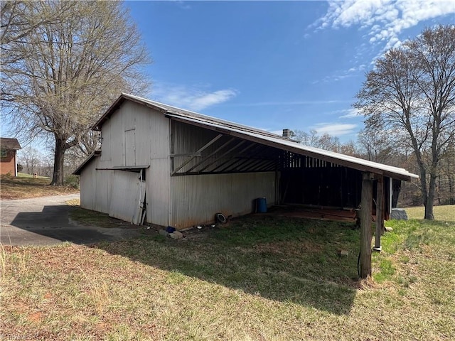 exterior space with a carport and a yard