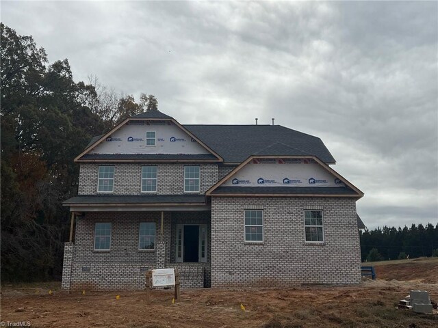 craftsman inspired home with a garage, a front lawn, and covered porch