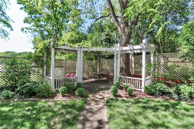 view of yard featuring a pergola