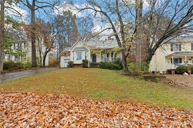 view of front facade featuring covered porch and a front yard