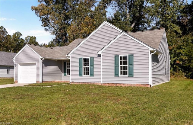 view of front of house featuring a front lawn and a garage