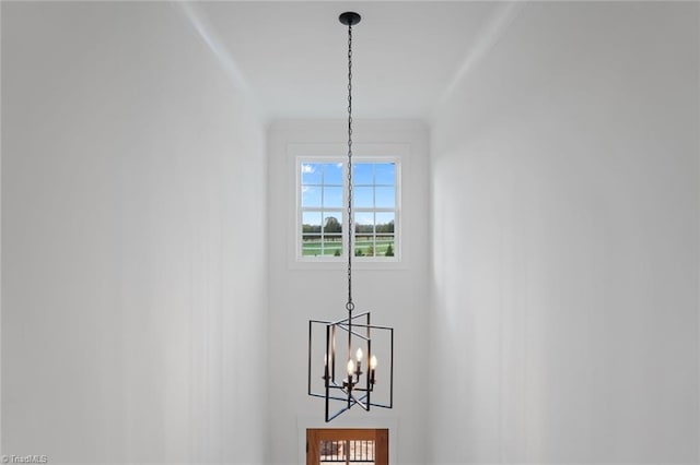 room details featuring a chandelier