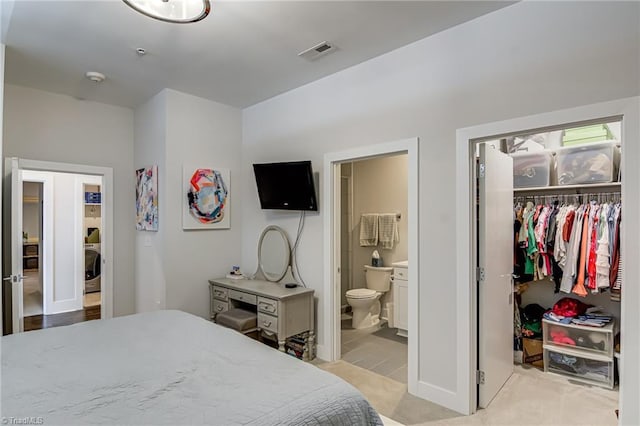 400 W 4th St Unit 401, Winston-Salem, NC 27101 - bedroom with washer / clothes dryer, ensuite bathroom, a closet, visible vents, and a walk in closet
