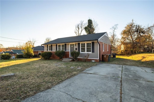 ranch-style home with a front yard