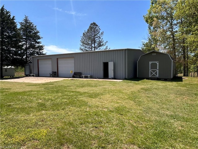 view of detached garage