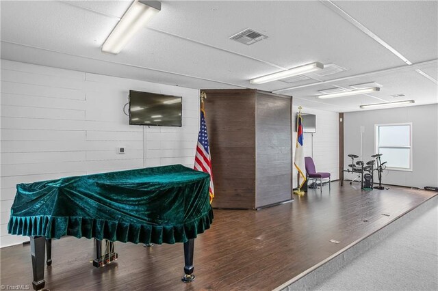 1255 Mountain View Rd, King, NC 27021 - interior space featuring visible vents