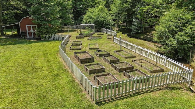 view of yard with a shed