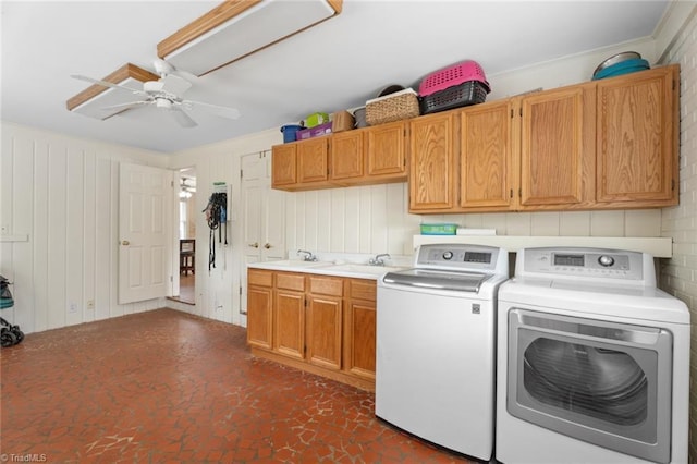 laundry area featuring a sink, a ceiling fan, ornamental molding, independent washer and dryer, and cabinet space