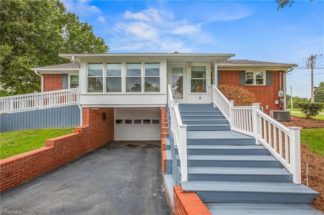 view of front facade featuring a garage