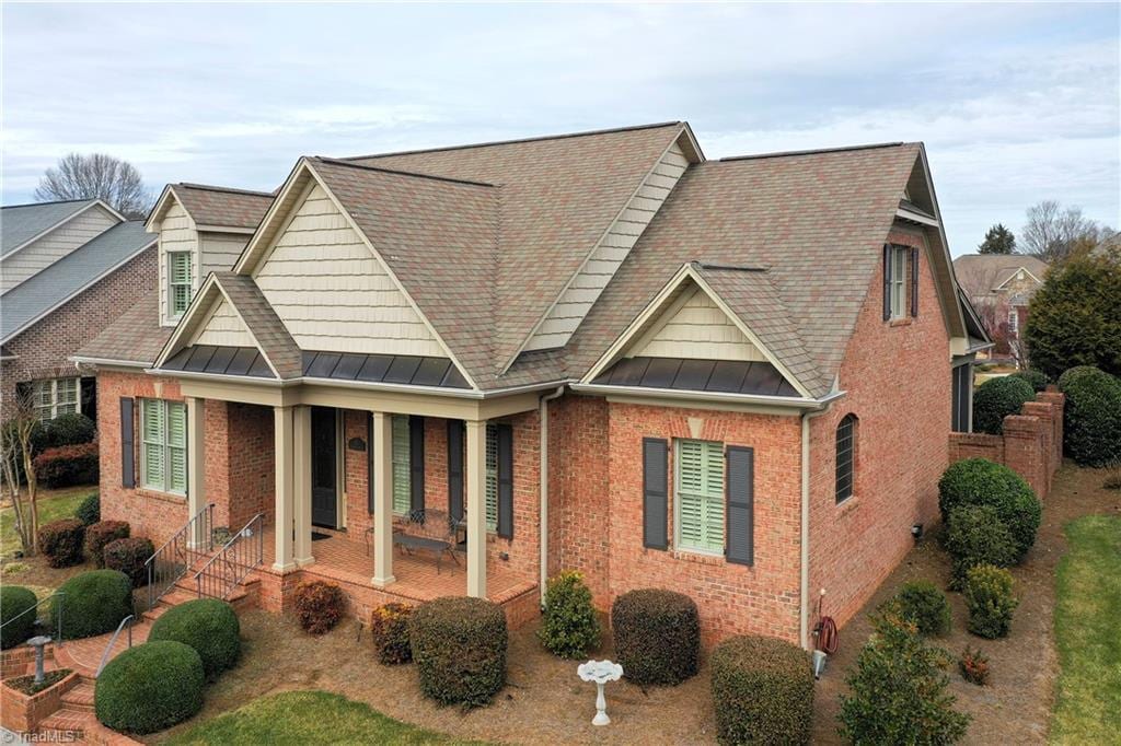 view of front of property featuring covered porch