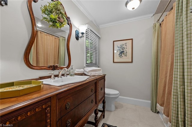 full bath with vanity, toilet, baseboards, ornamental molding, and a shower with shower curtain