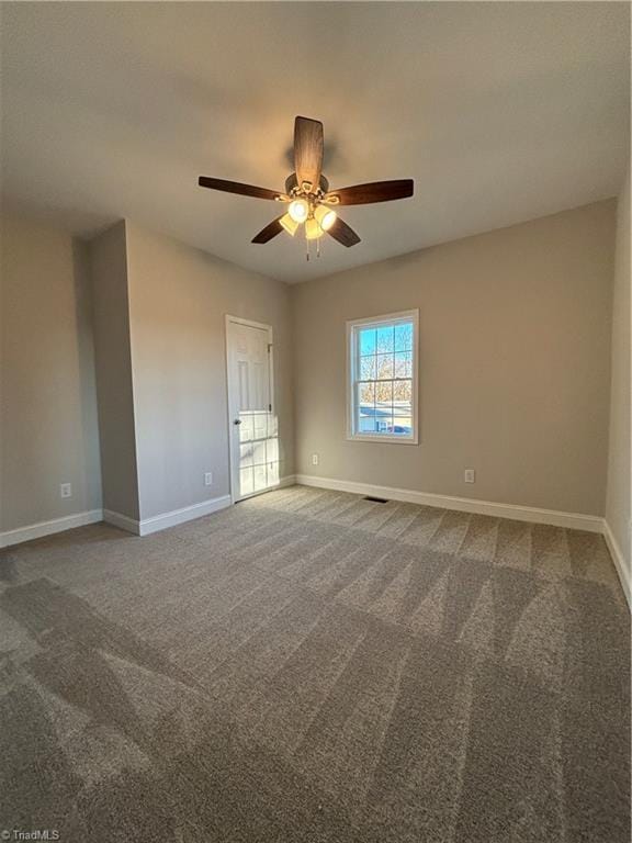 carpeted empty room featuring ceiling fan