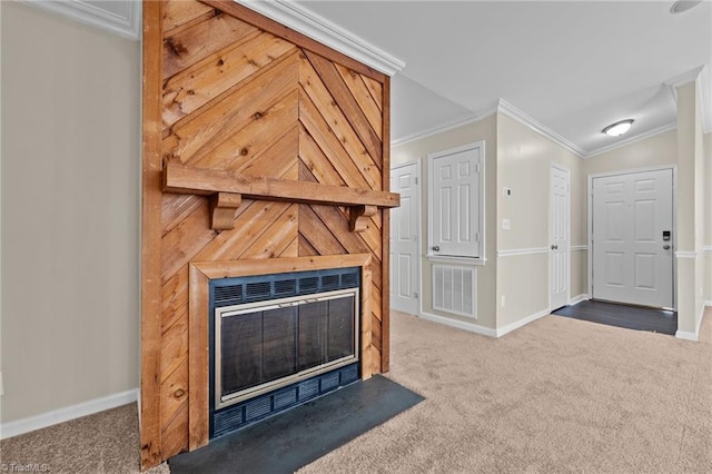 interior space featuring crown molding, carpet flooring, baseboards, and visible vents