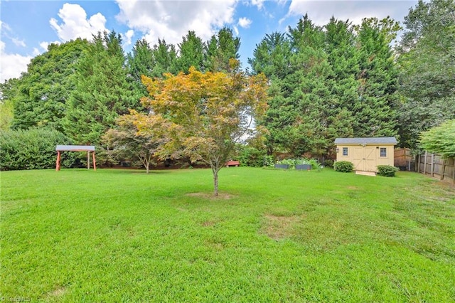 view of yard with a storage shed