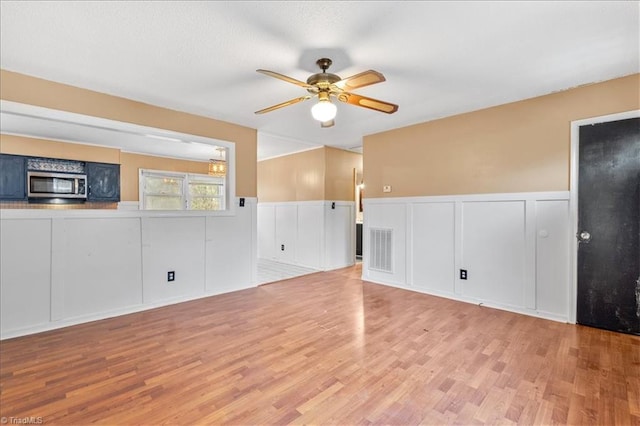 empty room featuring light hardwood / wood-style floors and ceiling fan