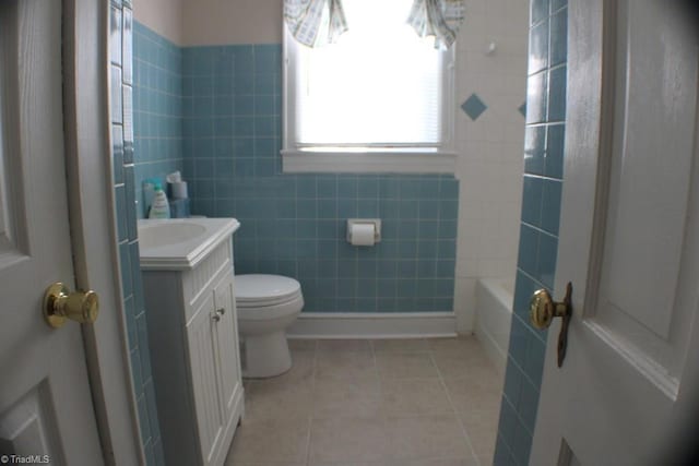 2289 W Pine St, Mount Airy, NC 27030 - full bath featuring vanity, tile patterned floors, toilet, and tub / shower combination