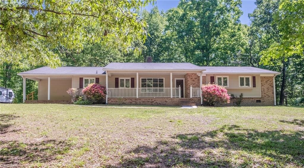 5486 Kennedy Rd, Trinity, NC 27370 - ranch-style house featuring a porch, crawl space, a chimney, and a front yard