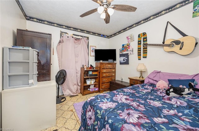 bedroom featuring ceiling fan