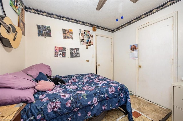 bedroom featuring a textured ceiling and a ceiling fan