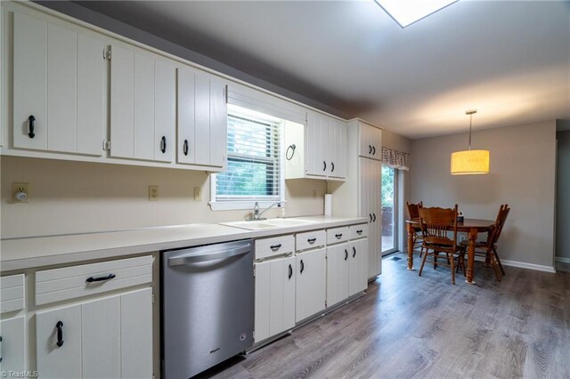 laundry room with cabinets, hardwood / wood-style floors, and washing machine and clothes dryer