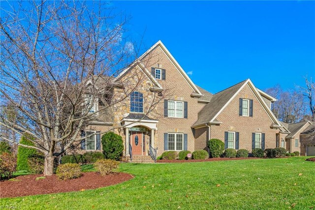 view of front of property with a front yard