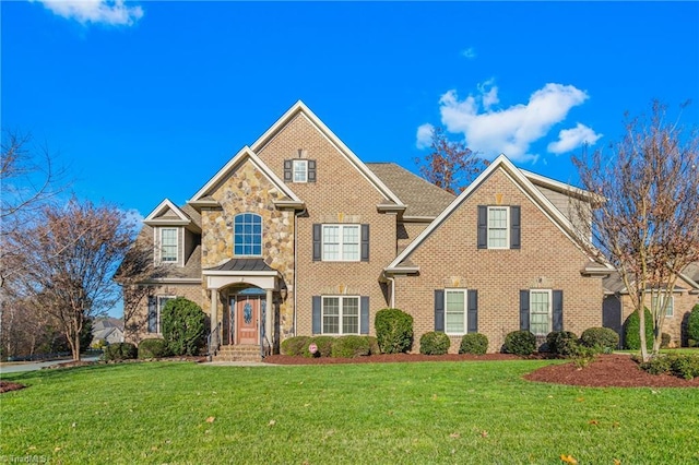 view of front of home featuring a front yard