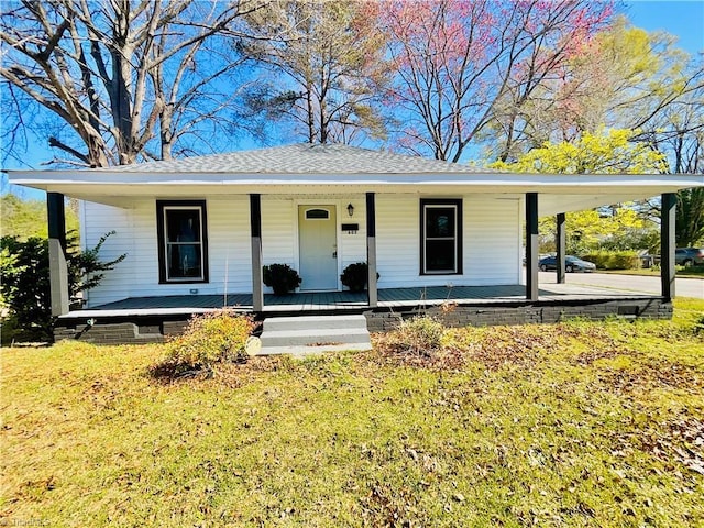 602 Dexter St, Rocky Mount, NC 27803 - farmhouse inspired home featuring covered porch, a shingled roof, and a front yard