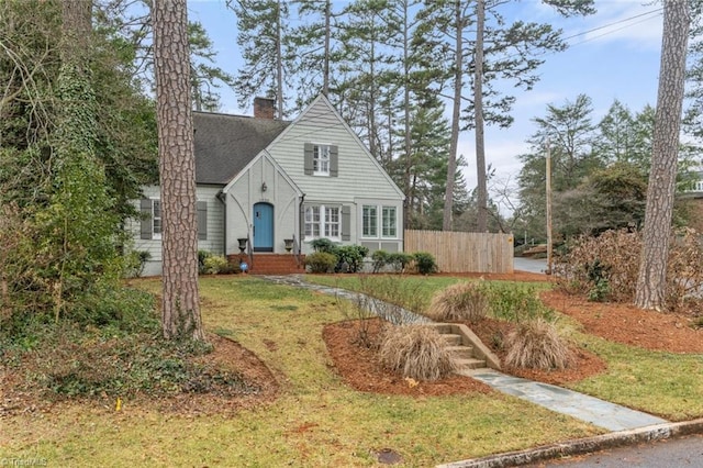 view of front of house with a front lawn