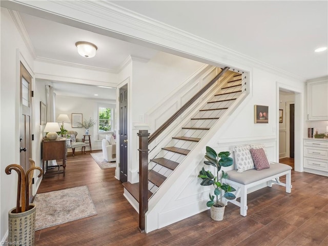 511 Circle Dr, Burlington, NC 27215 - interior space featuring recessed lighting, ornamental molding, and wood finished floors