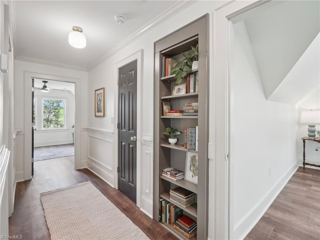 511 Circle Dr, Burlington, NC 27215 - hall featuring wood finished floors and ornamental molding
