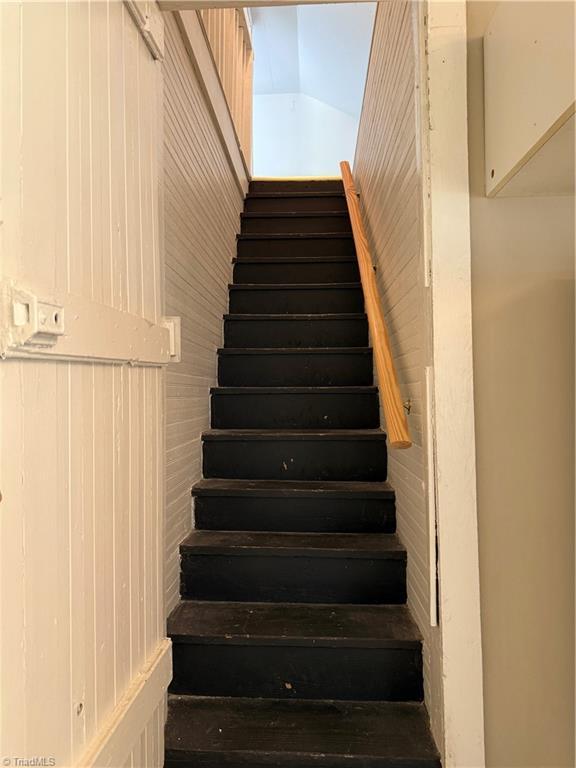 stairs with vaulted ceiling