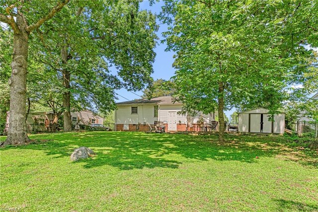 422 Hyde St, Burlington, NC 27217 - view of yard