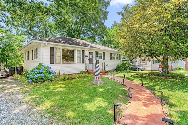 422 Hyde St, Burlington, NC 27217 - view of front facade featuring a front lawn and crawl space