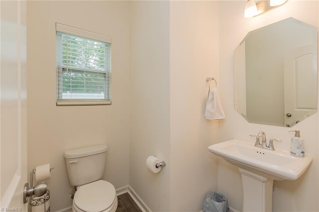 5968 Crescentbrook Ln, Clemmons, NC 27012 - bathroom with toilet and baseboards
