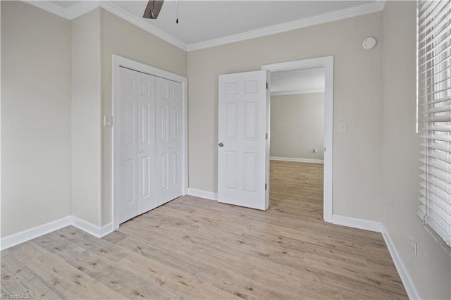 unfurnished bedroom with ceiling fan, a closet, light hardwood / wood-style flooring, and crown molding