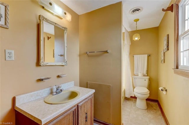 full bathroom featuring toilet, shower / bath combo with shower curtain, tile patterned floors, and vanity