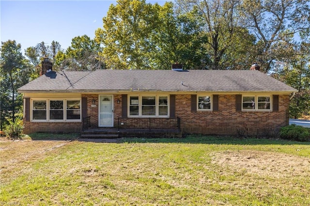 ranch-style home featuring a front lawn