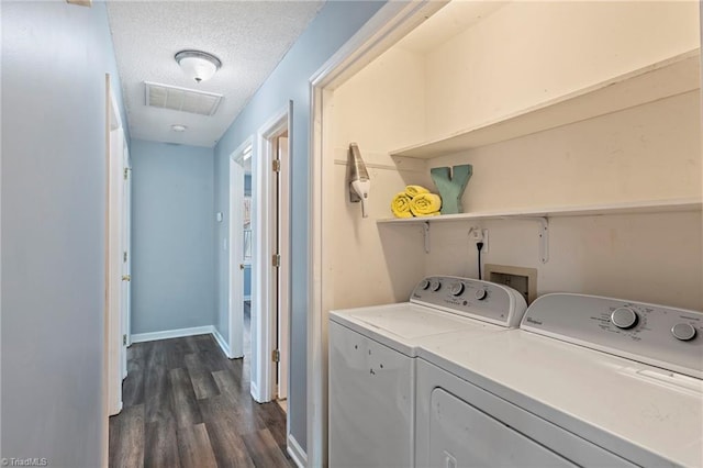 laundry area featuring visible vents, independent washer and dryer, a textured ceiling, dark wood-style floors, and baseboards