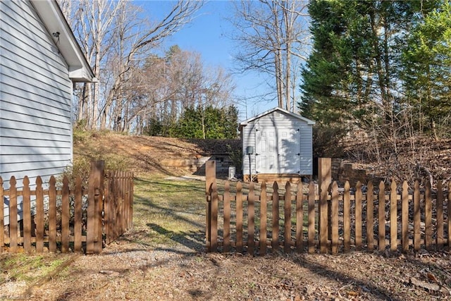 view of yard featuring fence, an outdoor structure, and a shed